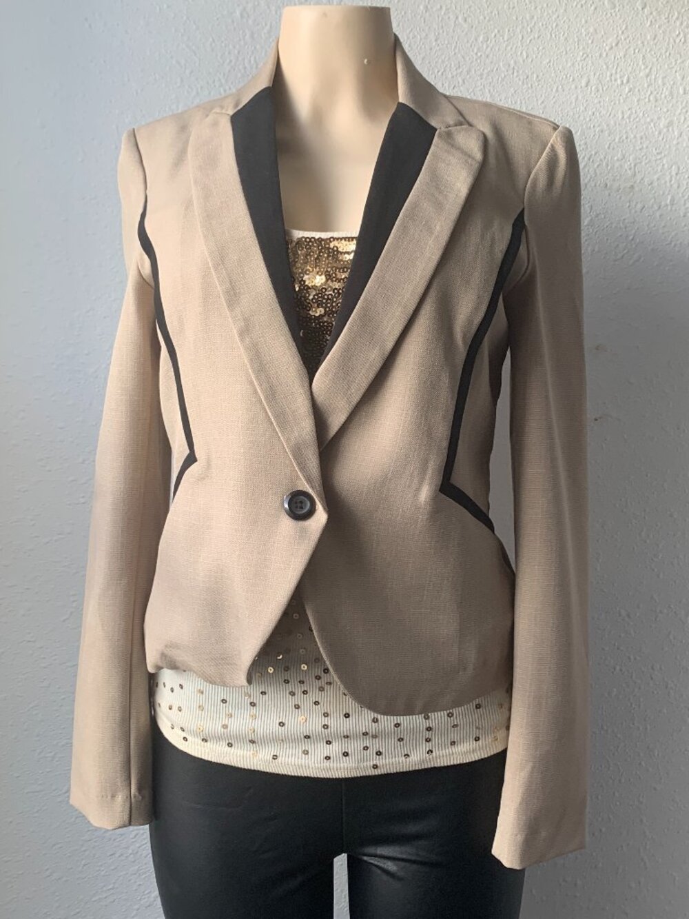 BCX Beige Tan Blazer Jacket Black Contrast Trim One Button Womens Medium